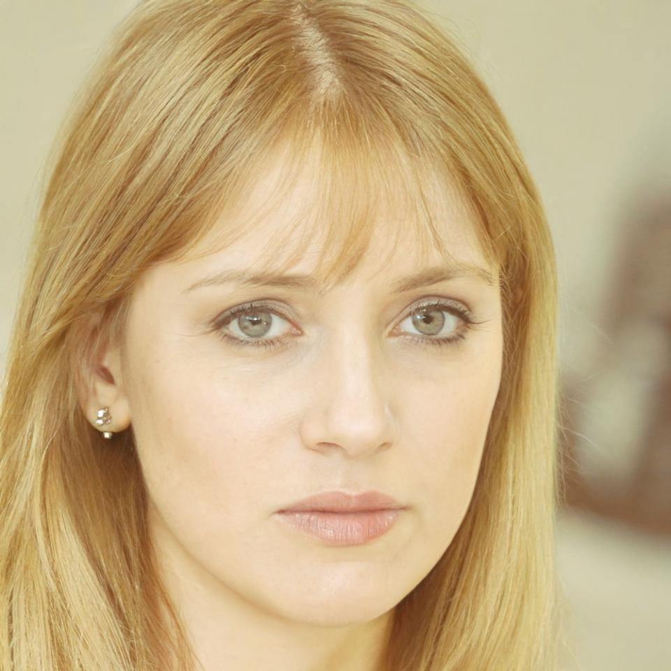 Lidia Mendoza revisando métricas